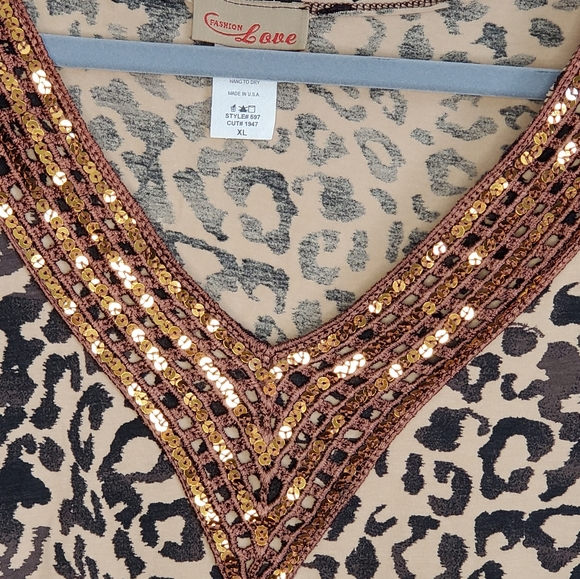Fashion Love Leopard Top - Picture 2 of 10